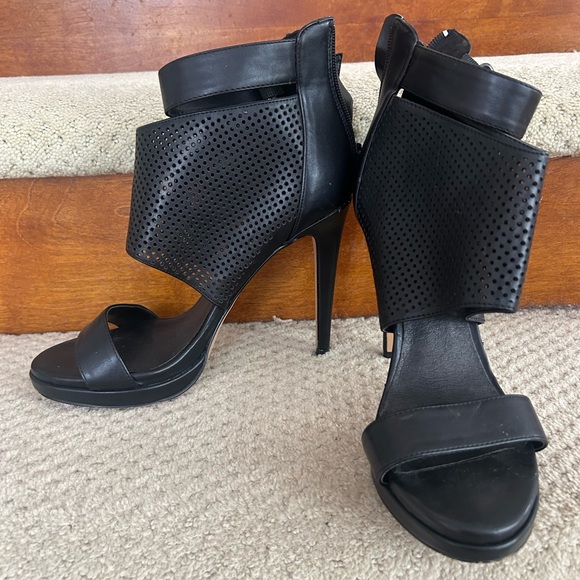 Aldo Black Perforated Heels - Picture 6 of 13